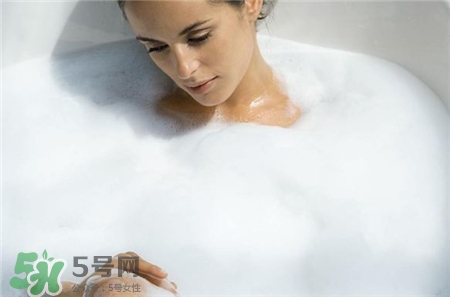 泡澡的時候可以敷面膜嗎?泡澡敷面膜好嗎? 泡澡的時候可以敷面膜嗎?泡澡敷面膜好嗎?