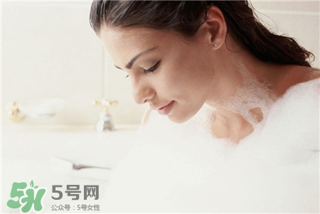 泡澡的時候可以敷面膜嗎?泡澡敷面膜好嗎? 泡澡的時候可以敷面膜嗎?泡澡敷面膜好嗎?