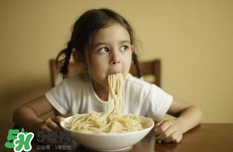 晚餐吃什么最有營養(yǎng) 晚餐不吃可以減肥嗎 晚餐吃什么最有營養(yǎng) 晚餐不吃可以減肥嗎