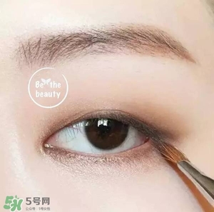 啞光眼影怎么畫？啞光眼影畫法步驟圖解