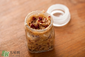 唇部磨砂膏多久用一次？唇部磨砂膏可以天天用嗎？