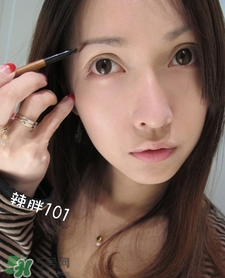 啞光眼影怎么畫？啞光眼影畫法步驟圖解