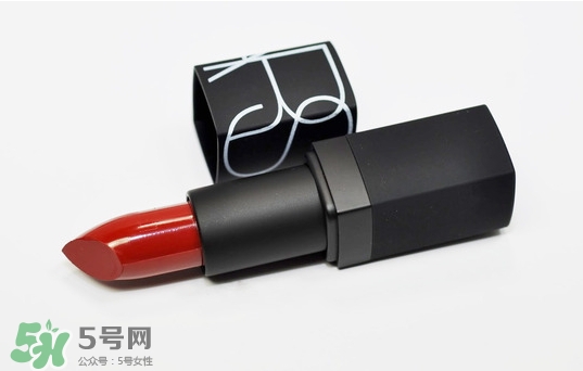 霧面口紅怎么涂？霧面口紅畫(huà)法步驟