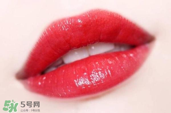 ysl鏡面唇釉和黑管唇釉哪個好？ysl鏡面唇釉和黑管唇釉區(qū)別