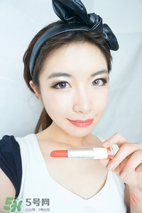 霧面口紅怎么涂？霧面口紅畫(huà)法步驟