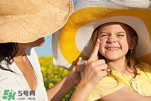 防曬霜怎么用才正確 防曬霜的作用 防曬霜怎么用才正確 防曬霜的作用