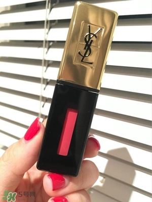 ysl鏡面唇釉和黑管唇釉哪個好？ysl鏡面唇釉和黑管唇釉區(qū)別