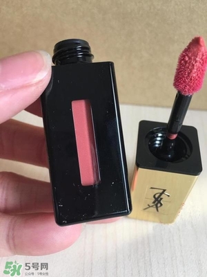 ysl鏡面唇釉和黑管唇釉哪個好？ysl鏡面唇釉和黑管唇釉區(qū)別