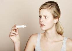 驗(yàn)孕試紙準(zhǔn)嗎？驗(yàn)孕試紙?jiān)趺纯辞髨D解