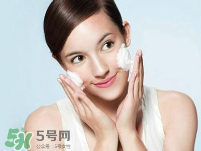 粉底液悶痘怎么辦？粉底液悶痘怎么補救？