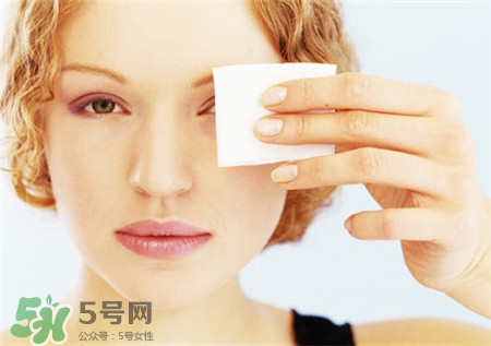 臉上長痘痘可以用bb霜嗎？用bb霜會長痘痘嗎？