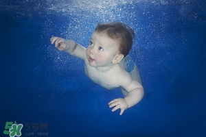 嬰兒游泳注意事項 嬰兒游泳需要注意什么 嬰兒游泳注意事項 嬰兒游泳需要注意什么