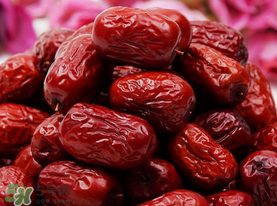 紅棗外面白色的是什么？紅棗上面有一層白的是什么東西？