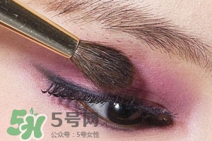 紫色腮紅適合什么口紅？紫色腮紅口紅搭配