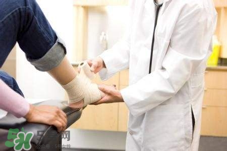 骨裂吃什么好得快？骨裂和骨折的區(qū)別