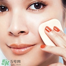 吃妝太厲害怎么辦？臉上吃妝怎么補救？