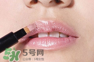 紫色腮紅適合什么口紅？紫色腮紅口紅搭配