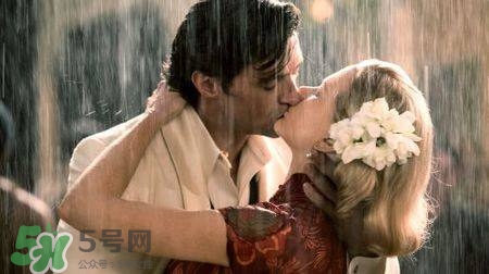 接吻時女生的生理反應(yīng)是什么？怎么接吻教程