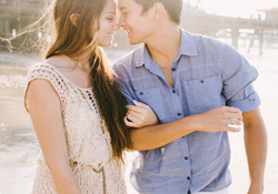 男人接吻時(shí)在想什么？男人接吻為什么伸舌頭