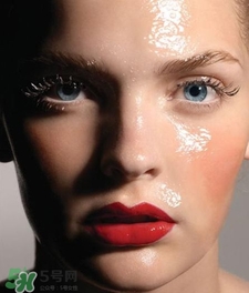 吃妝太厲害怎么辦？臉上吃妝怎么補救？