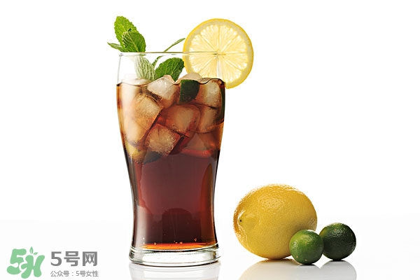 喝檸檬水有什么好處 喝檸檬水會(huì)變白嗎 喝檸檬水有什么好處 喝檸檬水會(huì)變白嗎