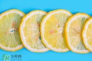 喝檸檬水有什么好處 喝檸檬水會(huì)變白嗎 喝檸檬水有什么好處 喝檸檬水會(huì)變白嗎