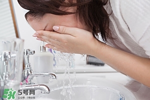 白醋洗臉用什么白醋好 白醋洗臉用什么醋最好 白醋洗臉用什么白醋好 白醋洗臉用什么醋最好