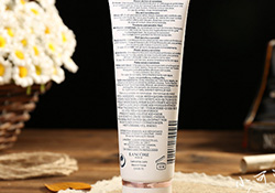 蘭蔻洗面奶粉色和藍色哪個好？蘭蔻洗面奶粉色藍色區(qū)別