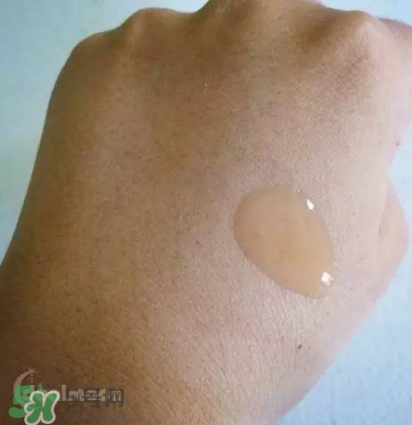 蘭蔻大眼精華和雅詩蘭黛小棕瓶哪個好？蘭蔻大眼精華和小棕瓶對比