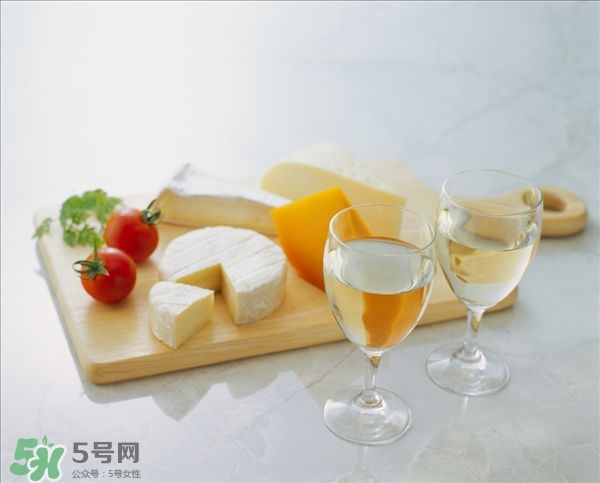 黃酒是米酒嗎 黃酒與米酒的區(qū)別 黃酒是米酒嗎 黃酒與米酒的區(qū)別