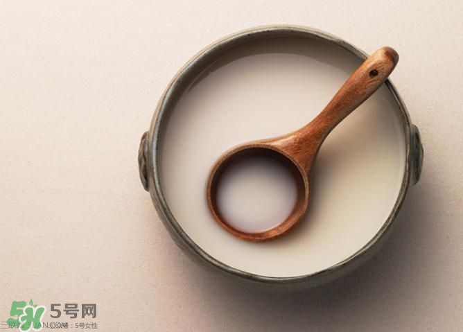 黃酒是米酒嗎 黃酒與米酒的區(qū)別 黃酒是米酒嗎 黃酒與米酒的區(qū)別