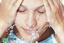 卸妝水和卸妝油的區(qū)別？卸妝水和卸妝油有什么不一樣？