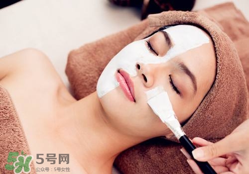 卸妝水和卸妝油的區(qū)別？卸妝水和卸妝油有什么不一樣？