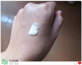 美康粉黛六勝肽回春膏怎么樣？美康粉黛六勝肽回春膏有激素嗎？