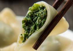 薺菜包餃子必須焯水嗎？薺菜包餃子要焯水嗎？