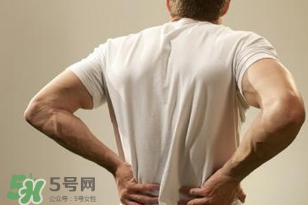 骨質(zhì)疏松會出現(xiàn)背痛嗎？骨質(zhì)疏松會引起后背疼嗎？