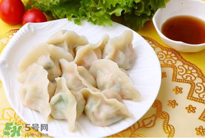 薺菜包餃子必須焯水嗎？薺菜包餃子要焯水嗎？