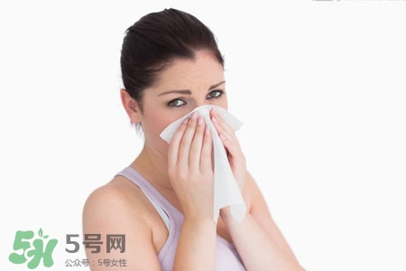 打噴嚏有異味是怎么回事？打噴嚏有臭味怎么辦？