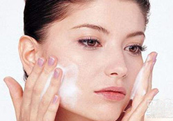 毛孔堵塞用什么洗面奶？毛孔堵塞用洗面奶注意事項(xiàng)