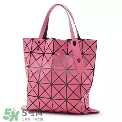 三宅一生櫻花粉包包多少錢(qián)？三宅一生櫻花粉包包價(jià)格