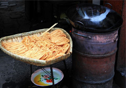 馓子里為什么要放明礬？馓子里有明礬嗎？