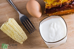 老酸奶和酸奶的區(qū)別 老酸奶和酸奶哪個好 老酸奶和酸奶的區(qū)別 老酸奶和酸奶哪個好