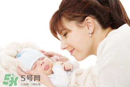 有水痘的寶寶能不能沾水？長水痘可以碰水嗎？