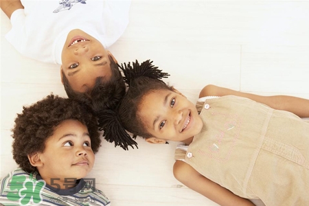 水痘會發(fā)燒嗎？小孩出水痘發(fā)燒怎么辦？