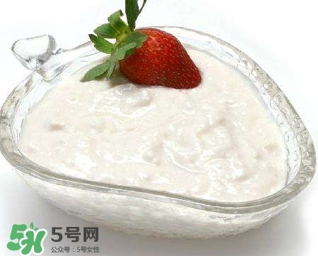 酸奶的功效與作用 喝酸奶的好處 酸奶的功效與作用 喝酸奶的好處