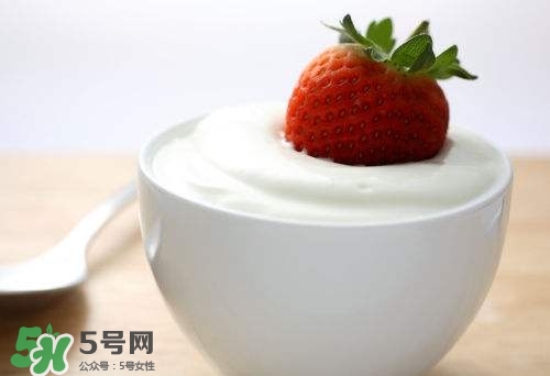 酸奶的功效與作用 喝酸奶的好處 酸奶的功效與作用 喝酸奶的好處