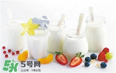 酸奶的功效與作用 喝酸奶的好處 酸奶的功效與作用 喝酸奶的好處