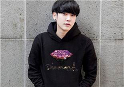 男士衛(wèi)衣配什么褲子？男士衛(wèi)衣搭配什么褲子好看？