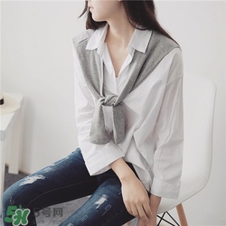 白襯衫太透怎么辦？白襯衣太透了里面穿什么？