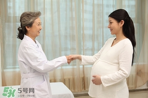 懷孕2個(gè)月肚子隱隱作痛 懷孕2個(gè)月肚子疼是怎么回事 懷孕2個(gè)月肚子隱隱作痛 懷孕2個(gè)月肚子疼是怎么回事